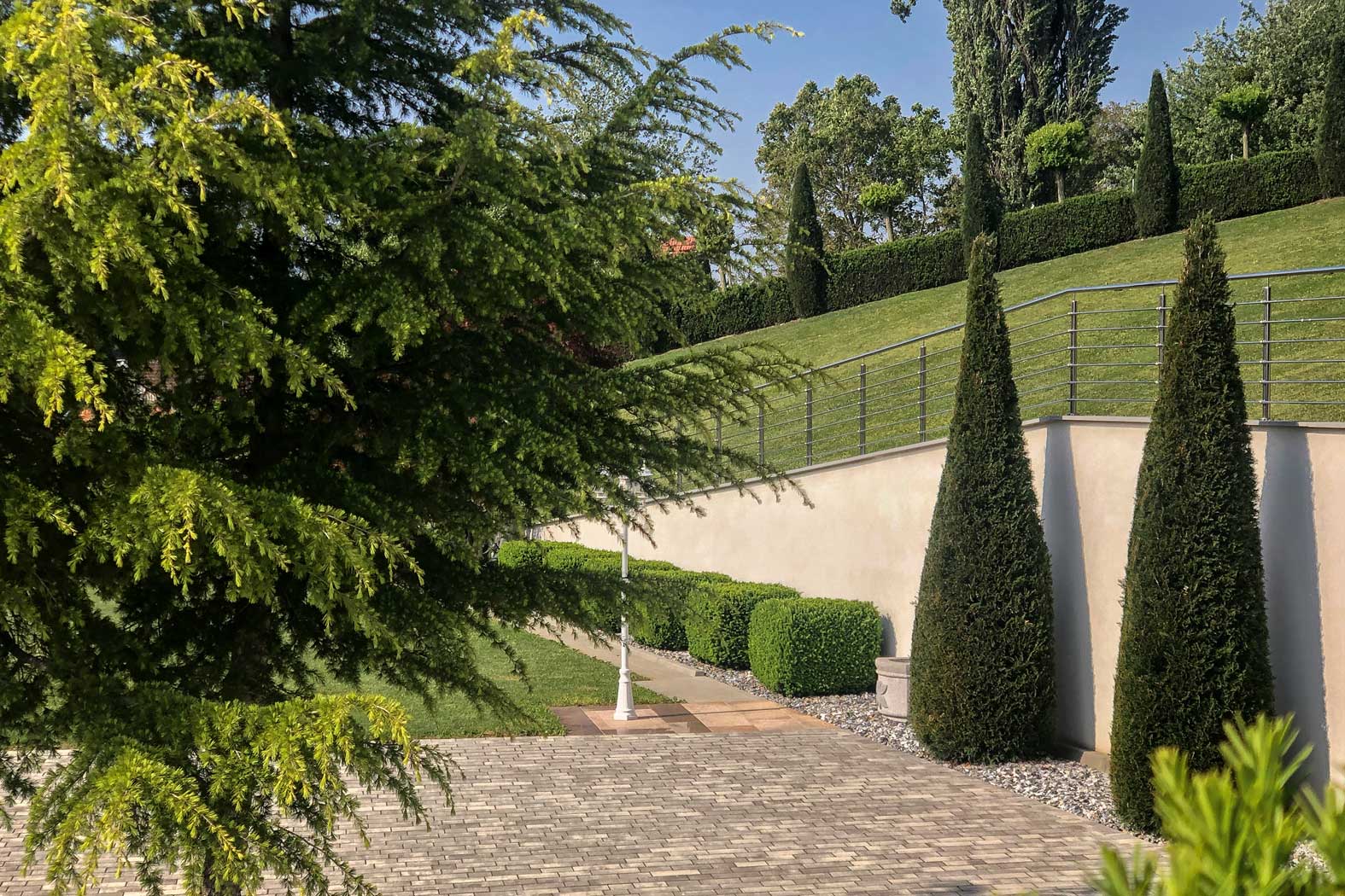 Garten Matzer in Leitersdorf, 8330 Feldbach, Südoststeiermark, Gartengestaltung, Gartenbau, Gartencenter, Gartenpflanzen, Baumschule, Garten-Neuanlage, Außenanlage, Gartenplanung, Gartenpflege, Gartendeko, Gartenmöbel, Hecken und Bäumen schneiden, Pflanzen und Rasen düngen, Rindenmulch auftragen