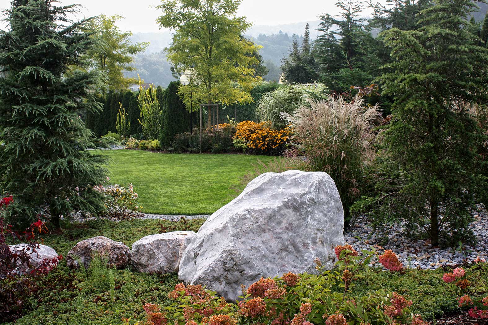 Garten Matzer in Leitersdorf, 8330 Feldbach, Südoststeiermark, Gartengestaltung, Gartenbau, Gartencenter, Gartenpflanzen, Baumschule, Garten-Neuanlage, Außenanlage, Gartenplanung, Gartenpflege, Gartendeko, Gartenmöbel, Hecken und Bäumen schneiden, Pflanzen und Rasen düngen, Rindenmulch auftragen